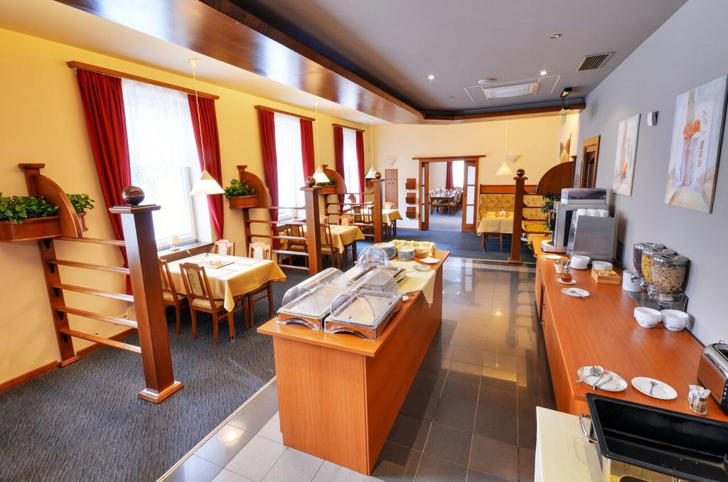 Hotel Filipinum Jablonne nad Orlici ภายนอก รูปภาพ