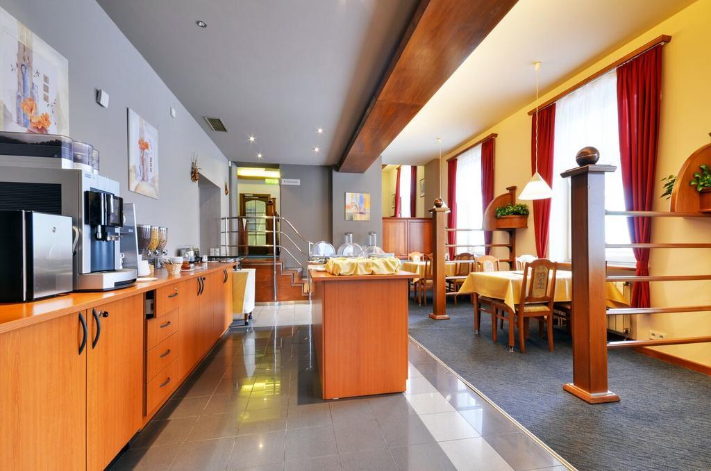 Hotel Filipinum Jablonne nad Orlici ภายนอก รูปภาพ